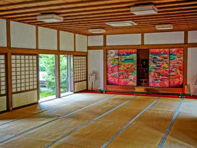 The fusuma paintings are displayed in the “Noh Room” of the Omoteshoin.