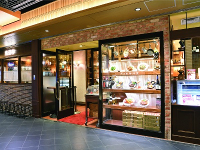 Conveniently located right next to JR Kyoto Station, the Porta store is a destination for men and women of all ages. Lines are always long no matter what day of the week.