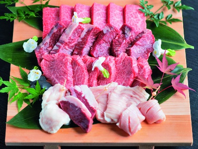 There are plenty of offal such as omasum, hoso, hatsu, and tecchan. They have carefully selected fresh ingredients.