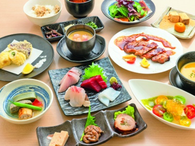 The popular Saga course is 6,500 yen. The 11-course kaiseki-style menu includes appetizers, appetizers, soup, sashimi, deep-fried and grilled dishes, and other substantial items.