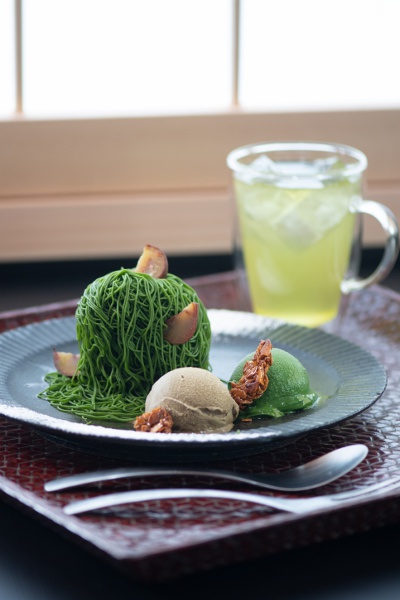 Matcha green tea mont blanc with Japanese chestnuts and drink set (limited time only): 1,500 yen. Rich and smooth matcha cream is plentiful. With two kinds of gelato, you can choose your favorite gelato and drink.
