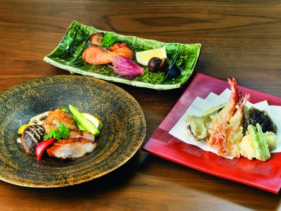 Lunch set “Ippiru Sansai Gozen” for 4,600 yen includes a choice of meat, grilled fish, or tempura as the main dish.