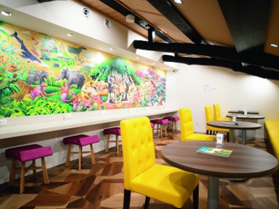 The machiya architecture and pop space are fused together in response to the diverse culture of Sri Lanka. The mural depicts how the store connects Sri Lanka and Kyoto.