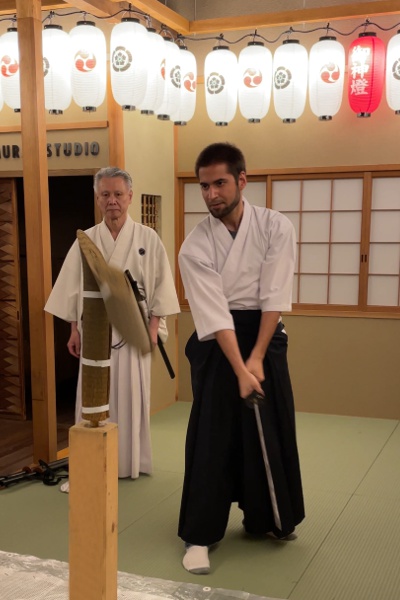 In the space on the second floor, you can learn how to draw, hold, and cut a sword. Experience Japanese culture as if you were a samurai.