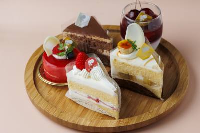 生産者と直接取引する亀岡産イチゴを使ったショートケーキをはじめ、多彩なケーキにも定評がある。
