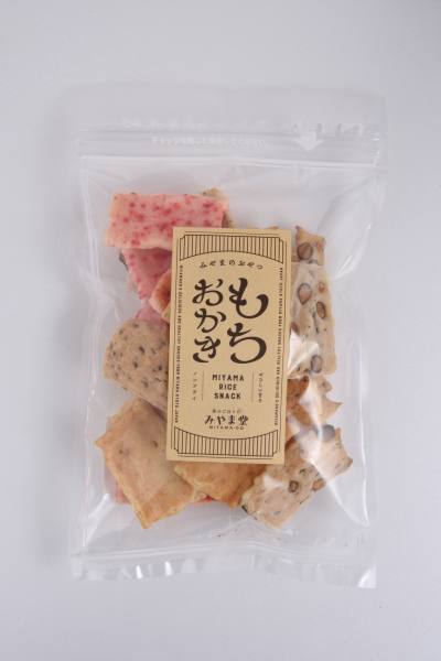 Mochi Okaki (sticky rice cracker) 480 yen. Non-fried rice crackers with the gentle sweetness of rice. Four flavors are available, and the contents change depending on the season.