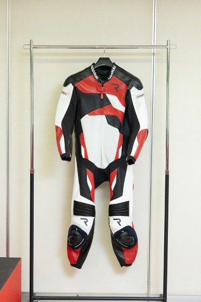 NR-R01 EVO PLUS racing suit 308,000 yen