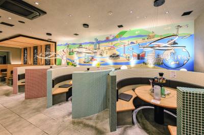 The restaurant's interior is impressive with large wall paintings depicting the streets of Osaka and box seats reminiscent of a public bathhouse.